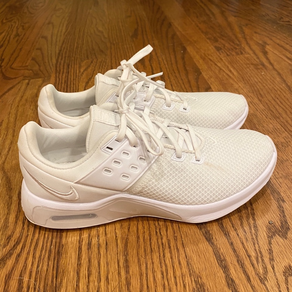 Nike Women’s Air Bella TR 4 Training Shoes